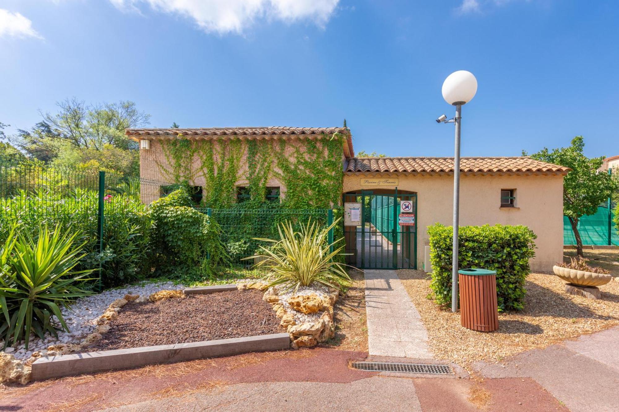 Joli 32M² Piscine Parking Wifi Apartment Frejus Exterior photo